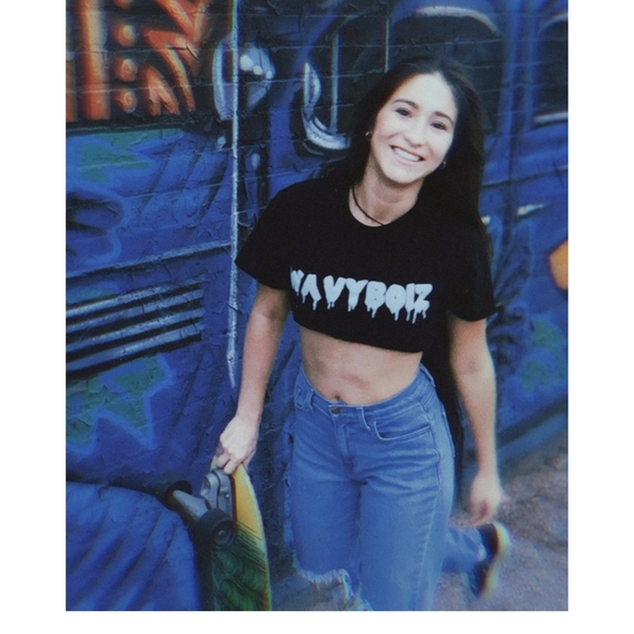 🦋HIGH RISE MOM JEAN'S IN MIDWASH WITH RIPS🦋 - Picture 6 of 6